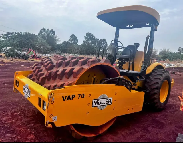 Lote de Rolo Compactador VAP70 ano 2008, Pé de Carneiro, em Goiás 