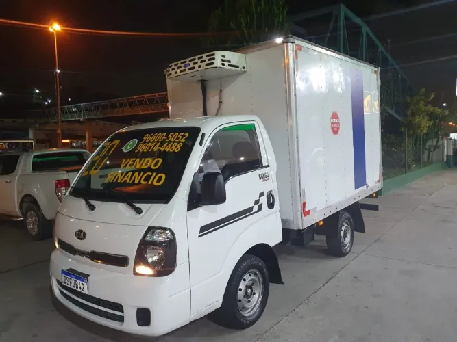 Kia bongo baú refrigerado com porta lateral 2020