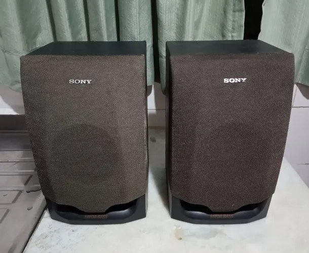 Caixa de Som Sony antiga 