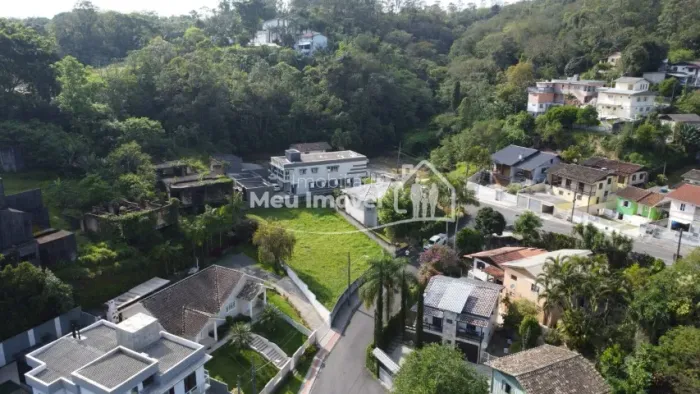 Terreno envolto por natureza ao lado do centro de criciúma no bairro Comerciário