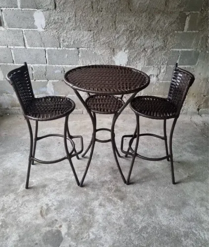 Conjunto bistrô com Cadeiras em Ferro e Vime