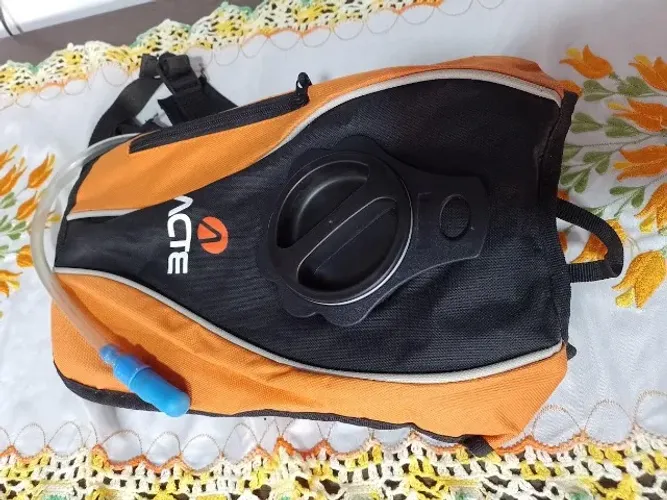 Mochila de ciclismos com suporte de agua