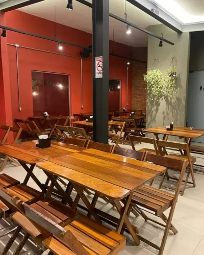 "Mesa de Madeira 70x90 com Conjunto de Cadeiras - Design Elegante!"