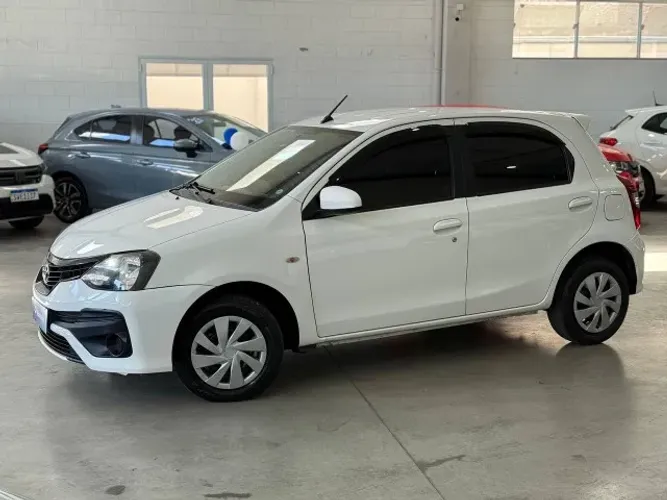 Toyota Etios X 1.3 Flex 16V 5P Mec. 2021
