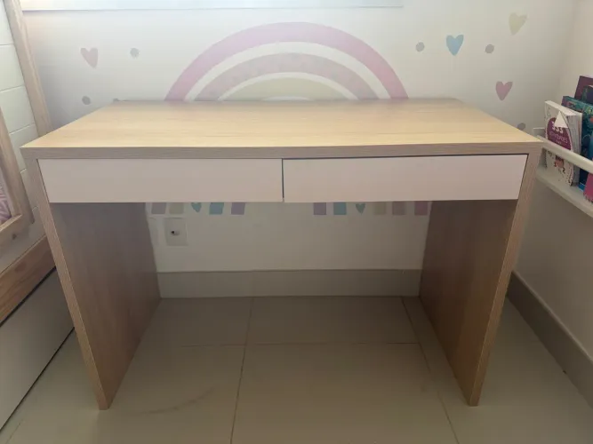 Escrivaninha amadeirado e rosa 