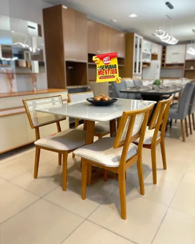 Mesa de jantar com 4 cadeiras