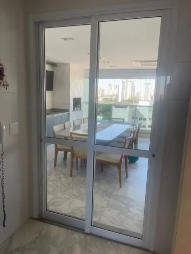 Porta balcão de Vidro Dupla com Alumínio