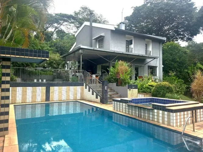 Estuda Permuta por Imóvel de Menor Valor na Região da Granja Viana, Osasco ou Barueri