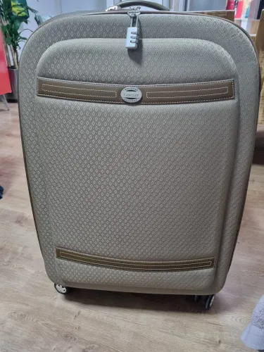 Mala 32 kg, Lansay, PERFEITA, limpa, resistente, não é de plástico, não quebra