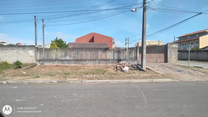 Terreno com Casa Madeira em Pinhais - PR