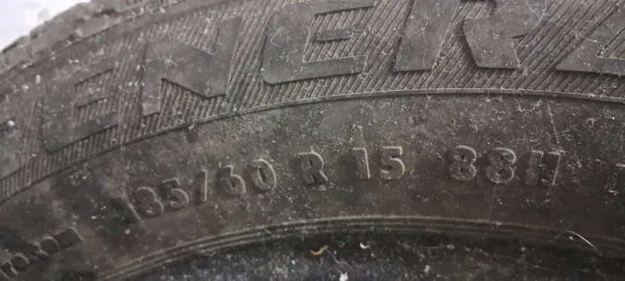 Pneu 185 60 R15