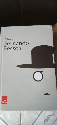 Livro ABC de Fernando Pessoa.