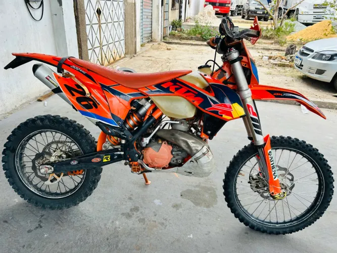 Vendo Ktm EXC 300, 2 tempos, ano 2016