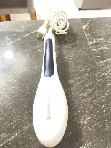 Vende-se uma escova de alisar cabelo cadence