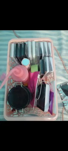 Vendo produtos de extensão de cílios 