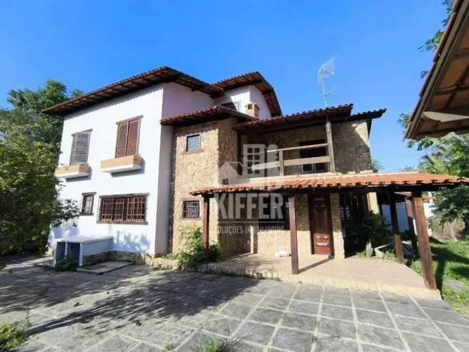 Casa à Venda no Engenho do Mato | 4 Quartos | 2 Terrenos de Esquina | Piscina