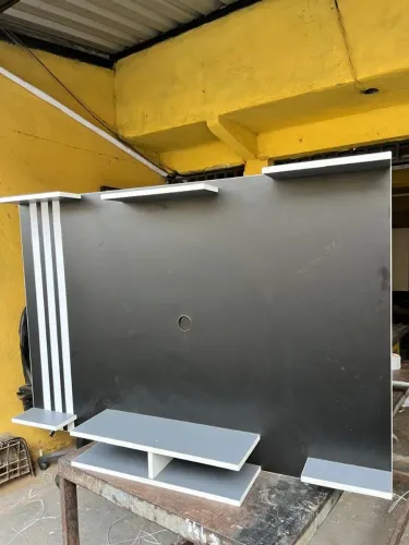 Painel de TV Preto Moderno com Prateleiras
