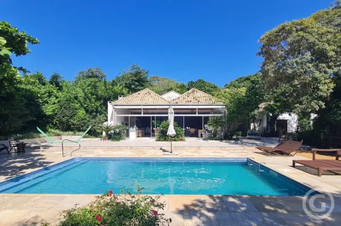 Conforto e comodidade na praia: alugue essa casa ampla e mobiliada em Florianópolis