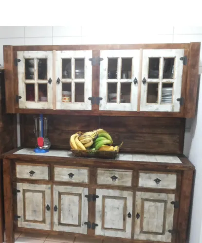 Armário rústico de madeira