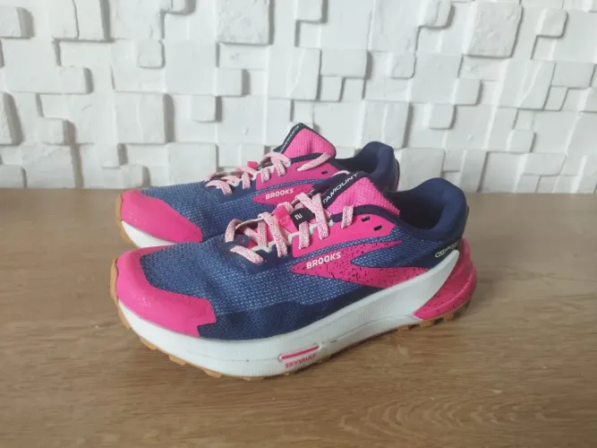 Tênis Brooks Calmont Trail Feminino tamanho 34