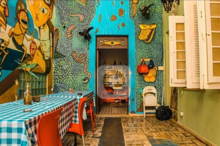 PRÉDIO EM SANTA TERESA FUNCIONANDO COMO HOSTEL VERSÁTIL PARA USO COMERCIAL OU RESIDENCIAL
