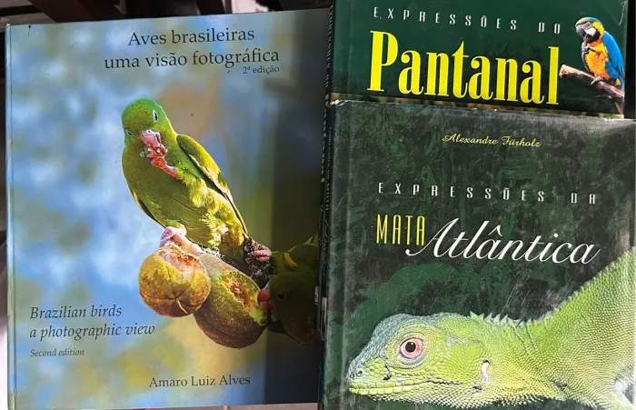 Livros sobre aves e ecossistemas brasileiros