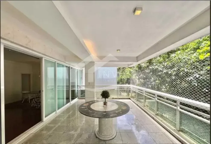 Belíssimo apartamento de alto padrão no Leblon