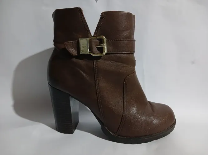 Bota prego cano curto 