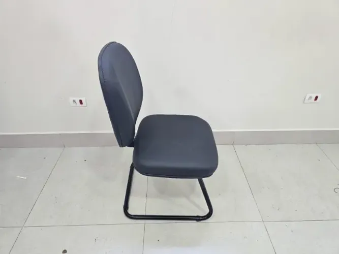 POLTRONA PRESIDENTE BASE FIXA - MUITO CONFORTAVEL 