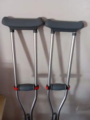 Muleta de alumínio regulável 