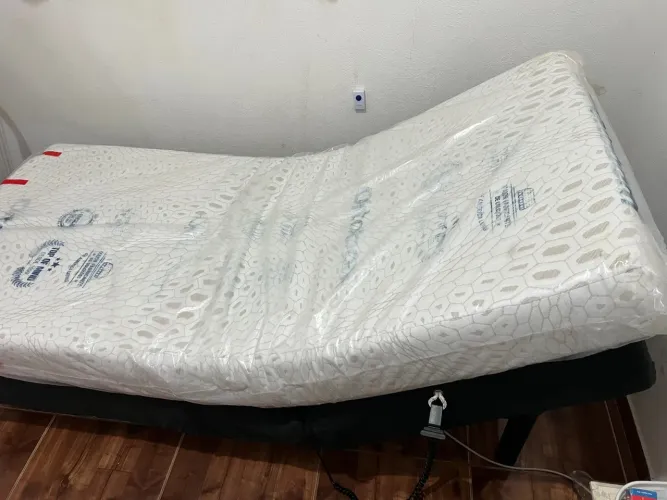 Cama hospitalar com colchao; Articulada e Ortopédica (usada 5 vezes)