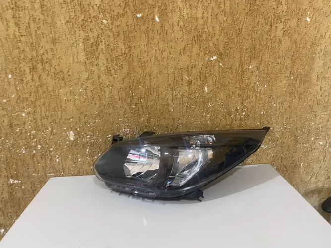 Farol esquerdo Spin 2012/2013/2014/2015/2016/2017/2018 mascara negra