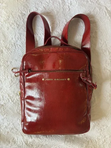 Mochila Jorge Bischoff Couro Verniz Vermelho Croco