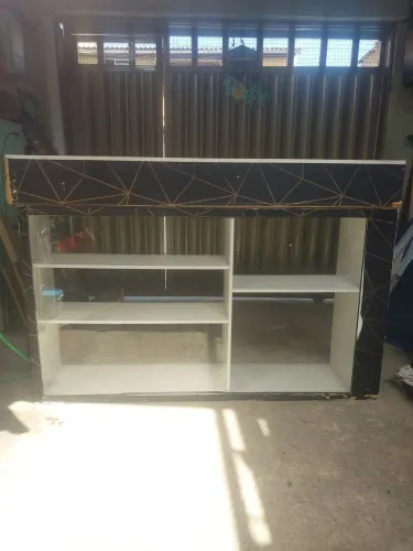 Balcão MDF e Vidro.