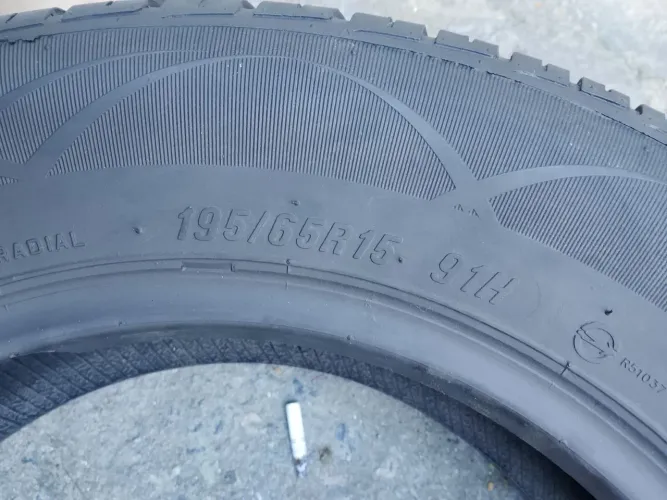 Pneu 195/65/15 Maxxis 