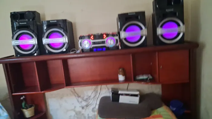 Som potente 6 caixas de luzes tipo discoteca ta novinho