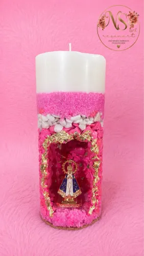 Velas aromáticas e chaveiros em resina