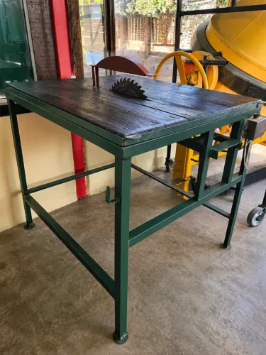 Mesa de Serra Industrial 5CV Trifásica com Disco - 100x90 cm