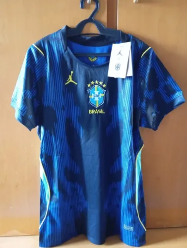 Camiseta feminina Brasil seminova