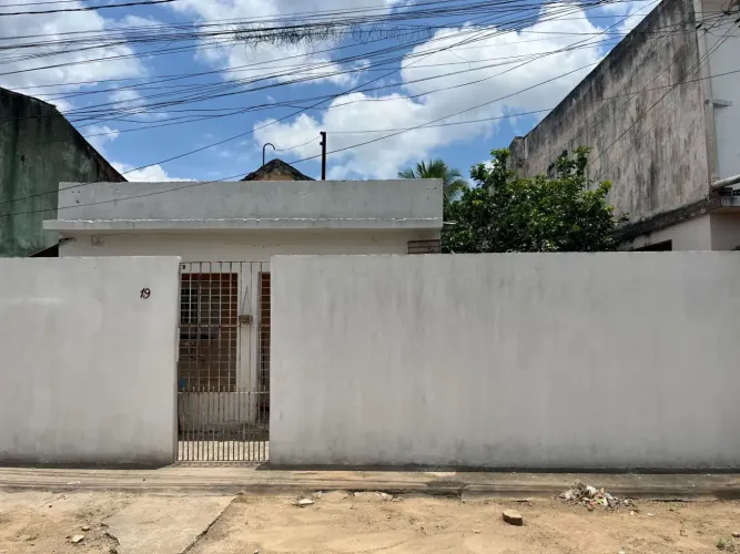 Casa para venda possui 90 metros quadrados com 3 quartos em Tiúma.