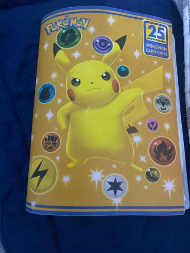 1album de Pokémon + 245 figurinhas oficias