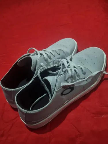 Tenis oakley cinza 42
