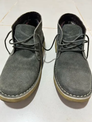 Bota casual em camurça cinza