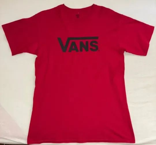 Camiseta Vans vermelha tam M - pouco uso