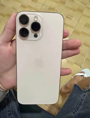 Iphone 16 pro max (vidro da frente quebrado) 