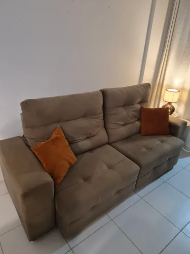 Sofá Retrátil e Reclinável 2 Lugares Camurça - Excelente Estado<br>