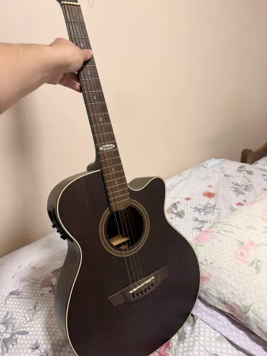 Violão em perfeito estado