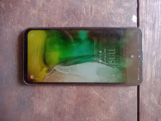 Celular a10 32gb 2gb ram preto(tela e traseiras trocadas)