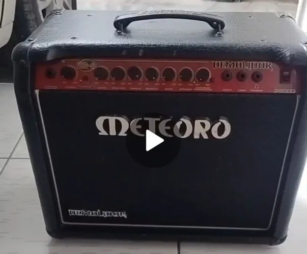 Amplificador meteoro demolidor 50 wtas