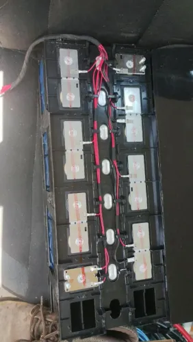 Vende-se bateria lá spa 4 de 100 a 150 a para 12 v 24 e 48